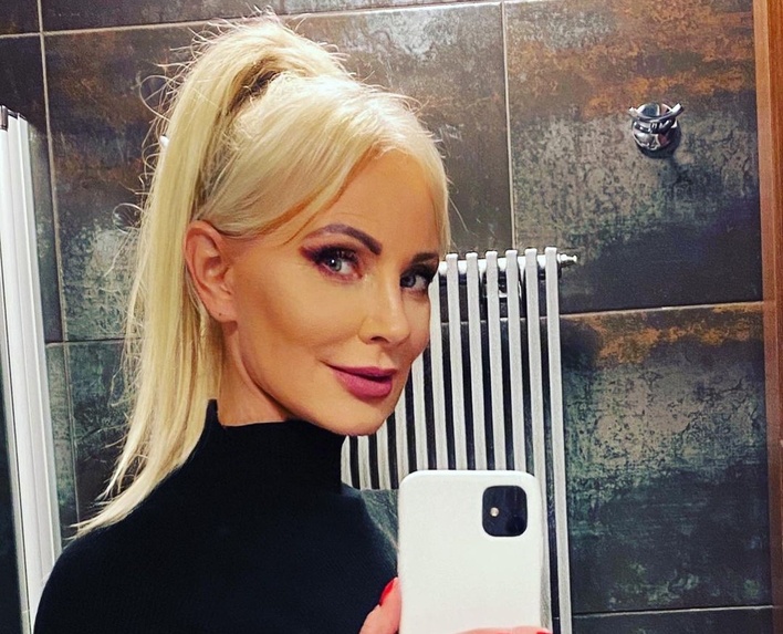 Elwira Mejk wygląda jak nastolatka! Gwiazda disco polo podczas sesji zdjęciowej odsłoniła ponętne i zgrabne ciało!