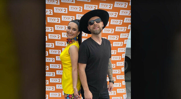 Emilia Sanecka pokazała pierścionek zaręczynowy! Gwiazda powiedziała „tak„ miłości swojego życia! Wiemy kim jest wybranek wokalistki!