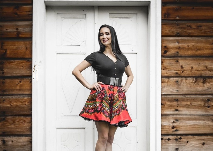 Cudowne nogi i ponętny strój! Emilia Sanecka z Daj to Głośniej zachwyca olśniewającymi stylizacjami! Fani nie mogą wyjść z podziwu!