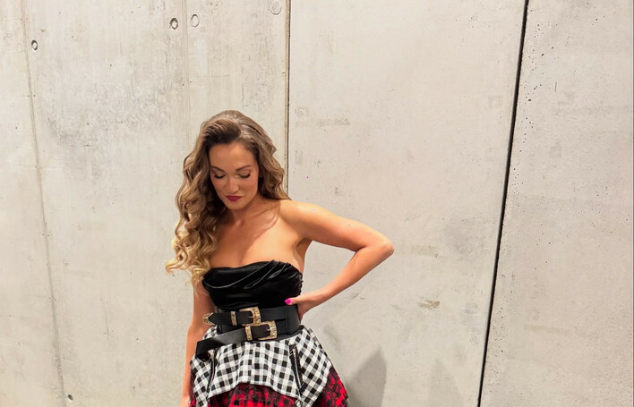 Gwiazda disco polo Energy Girls na ustach wszystkich. Paulina Banaszek w śmiałej kreacji z głębokim dekoltem