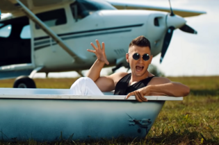 Fani w szoku! Znany wokalista disco polo nagrał teledysk w wannie! 