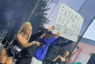 Fani wpadli na scenę i wystąpili z zespołem Extazy! Zaskakujące wydarzenie na koncercie!