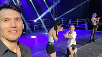 Fanka disco polo zaskoczona na scenie! Oświadczyny podczas koncertu zespołu Bayera poruszyły tłumy | VIDEO