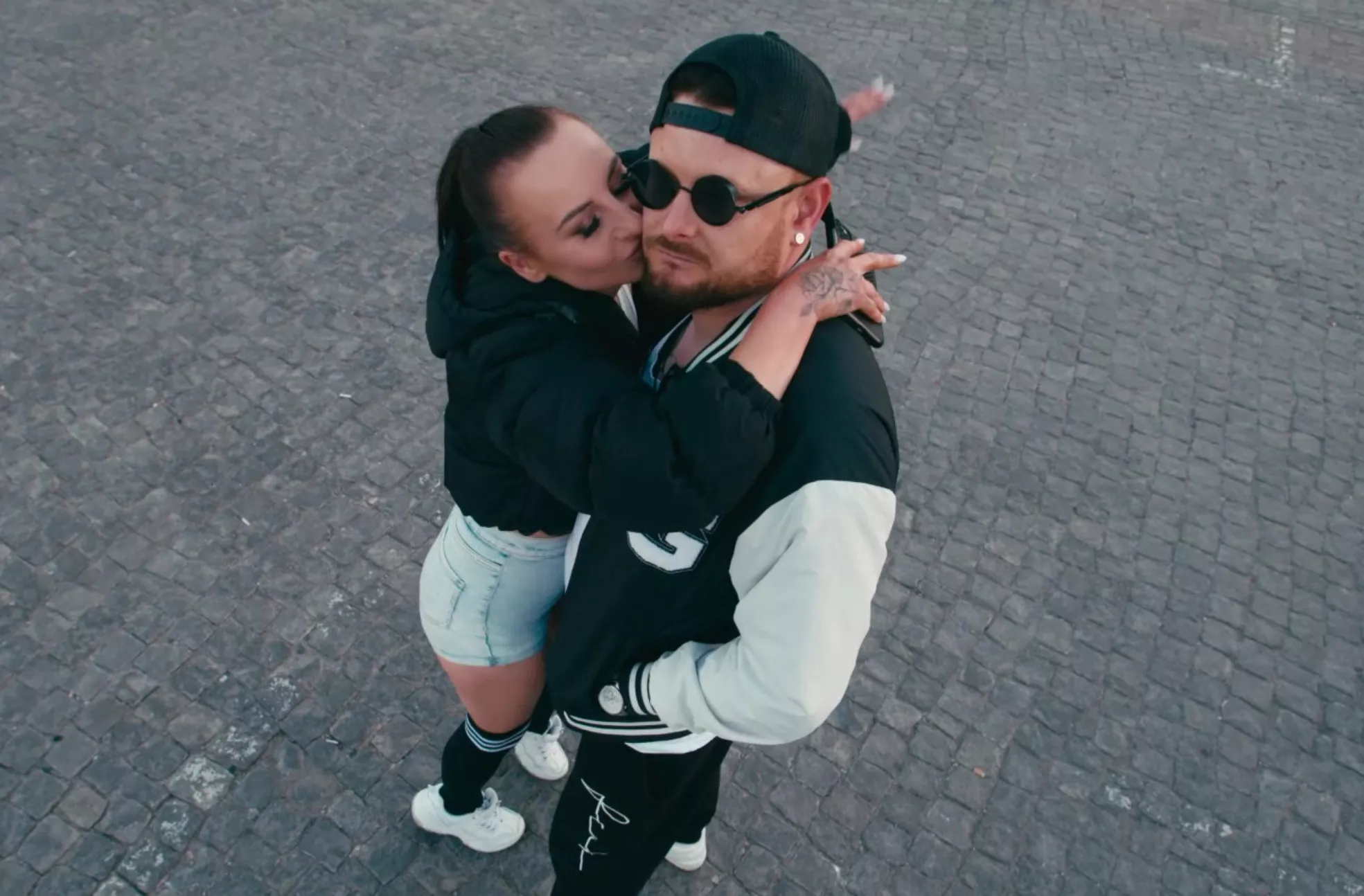 Fenomen ”Dawaj Dawaj Mała” od Robsona W - milion wyświetleń i tysiące fanów na YouTube!