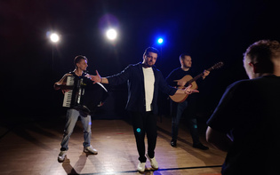 Finalista DiscoStar Łukasz „Dragan” Paczkowski zaprezentował „Tyro Muj”. Autorski utwór po romsku