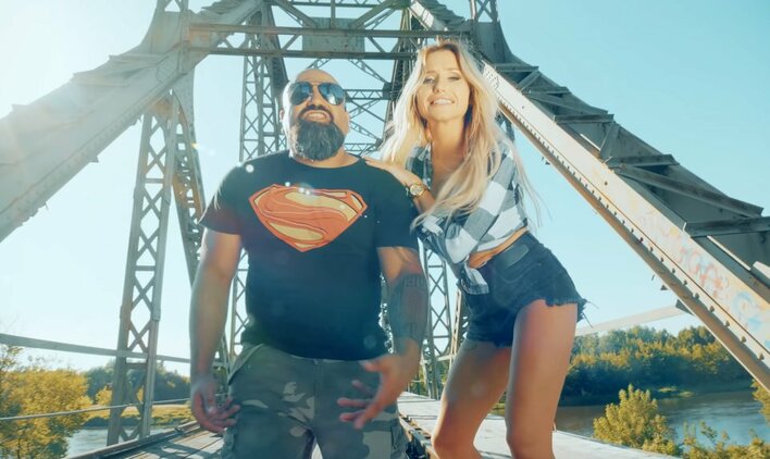 Fisher z bardzo udaną premierą! Zobaczcie nowość pt. "Urodziłem się" | VIDEO