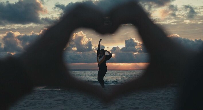 Fisher zrealizował nowość pt. "A ty jesteś dla mnie tu".