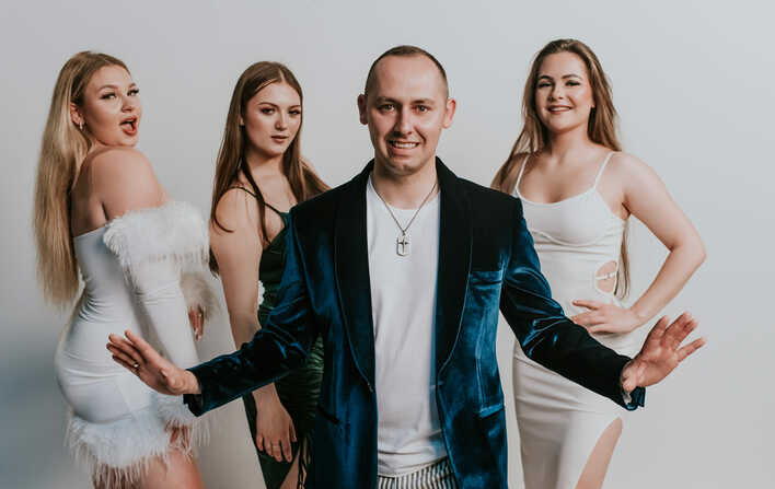 Rozłam w zespole disco polo! Poszło o wizje i poglądy. Co dalej z grupą i prawami autorskimi?! Mamy komentarz gwiazd! 