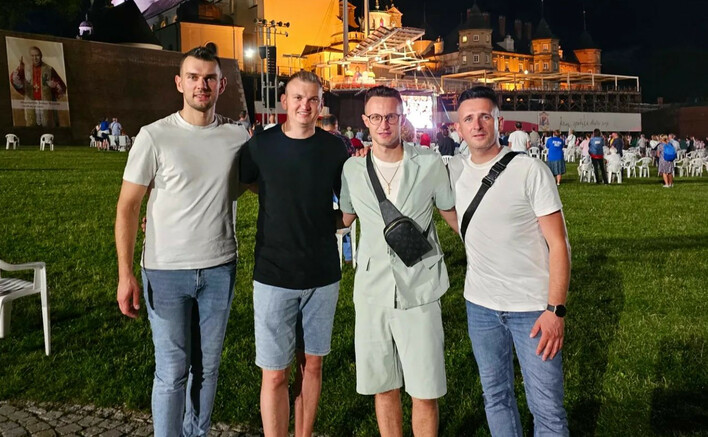 Formacja Playboys na Jasnej Górze! Gwiazdy pokazali religijne oblicze!