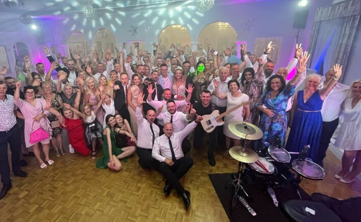 Formacja Playboys zagrała na weselu Pauliny i Dawida! „Mega wesele!„