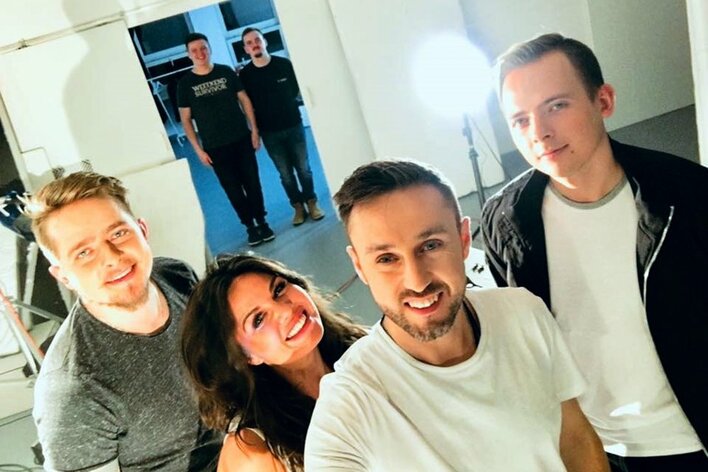 Formacja Stereo zboczyła z toru i nagrała klip do nowego singla pt. "Okłamuj mnie" | VIDEO