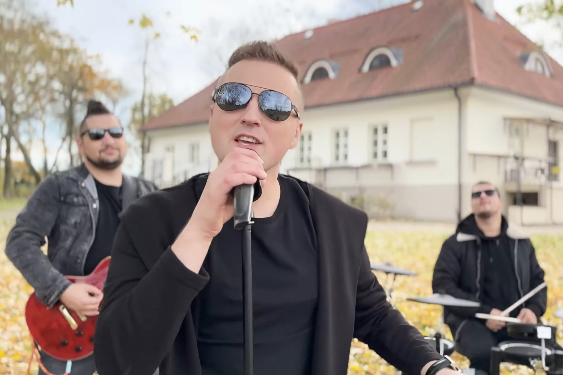 Freestyle „Zostań Ze Mną” to nastrojowa premiera nagrana w jesiennym klimacie