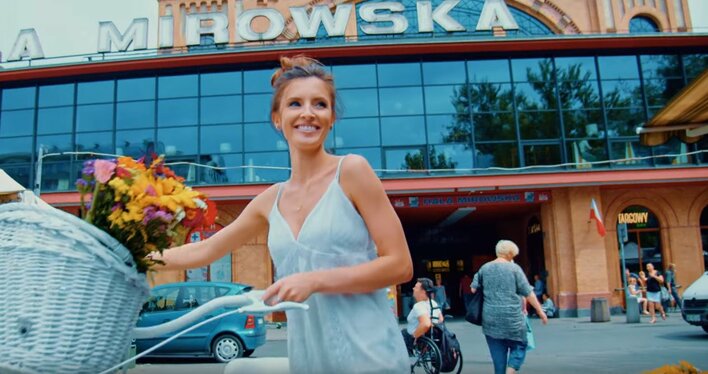 Fura, koszula i wokalista disco polo! Bobi w gorącej nowości - Mona Lisa