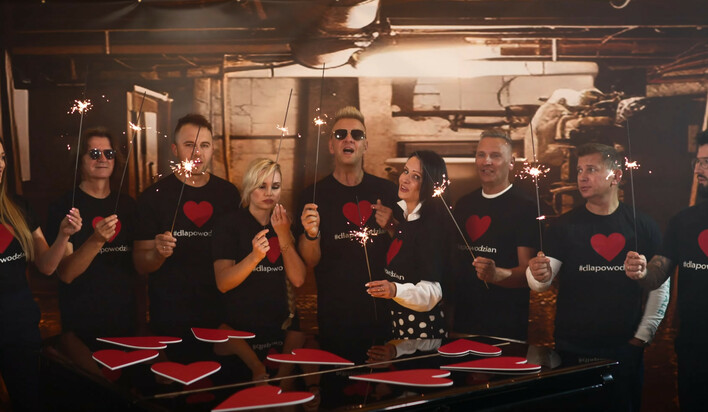 ”Gdy świat wali się” – Artyści disco polo wspierają powodzian w poruszającym teledysku!
