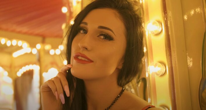 Genialna nowość disco polo od Jokera już podbija sieć. Polacy już wiedzą jak wyglądają "Wiśniowe Usta"!