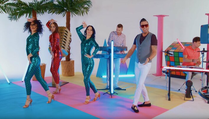 Genialna premiera disco polo od twórcy hitu "Ale Ale Aleksandra"! Nowość pt. "Na niebie gwiazd tysiące" podbija internet!