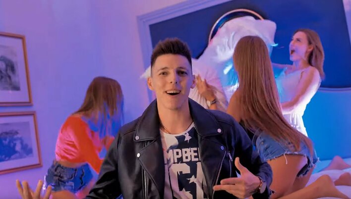 Artysta disco polo poszedł na całość! Skradnie tym uwagę internautów? Podbije listy przebojów?