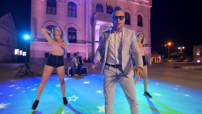 Genialna produkcja disco polo w letnim klimacie! Posłuchajcie nowości od Bartosza Abramskiego