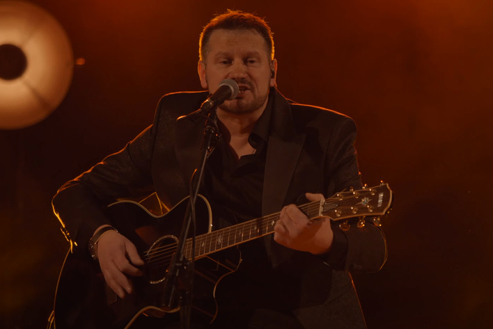 Genialne wykonanie na żywo! Mariusz Winnicki z grupy Classic w przepięknym utworze ”Fotografia”! 