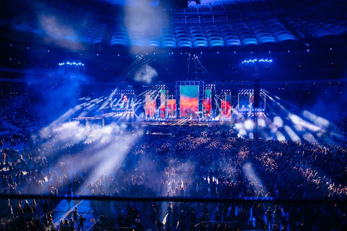 Genialny występ Milano na Roztańczonym PGE Narodowym! Wykonanie największego przeboju „O Tobie kochana„ przyprawia o ciarki!

