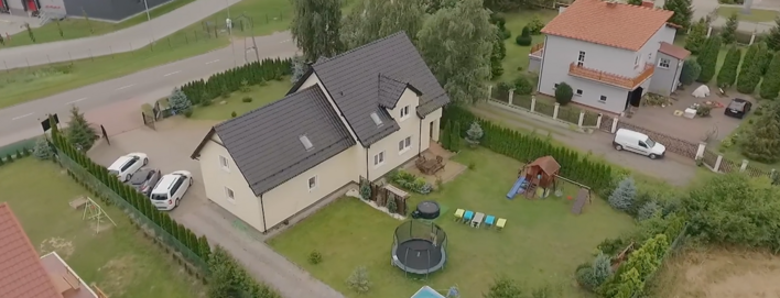 Kto by tak chciał?! Wielkie akwarium, jacuzzi i basen! Tak mieszka uwielbiany gwiazdor disco polo - Łukasz Gesek!