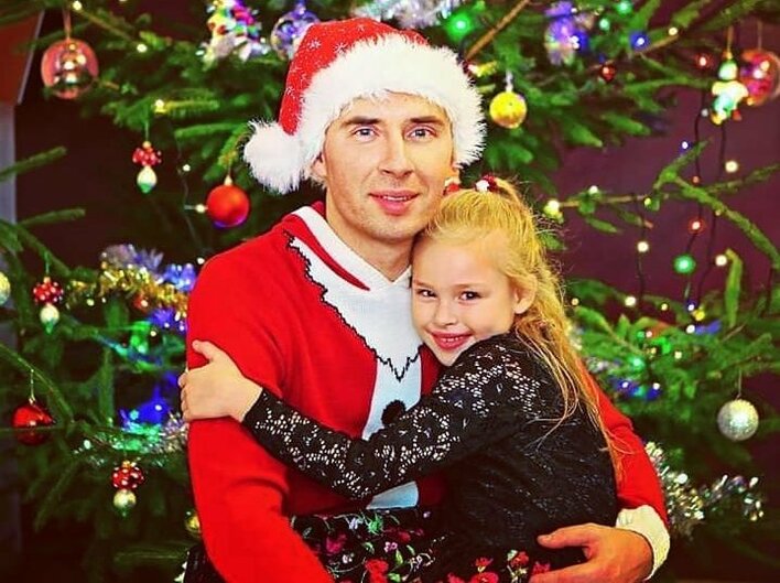 To ich pierwsze święta w komplecie! Wokalista disco polo po raz trzeci został ojcem!