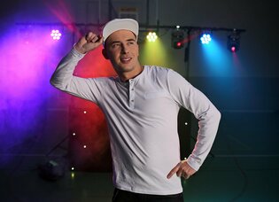 Gesek na nietypowym koncercie! Porwał publiczność na weselu!