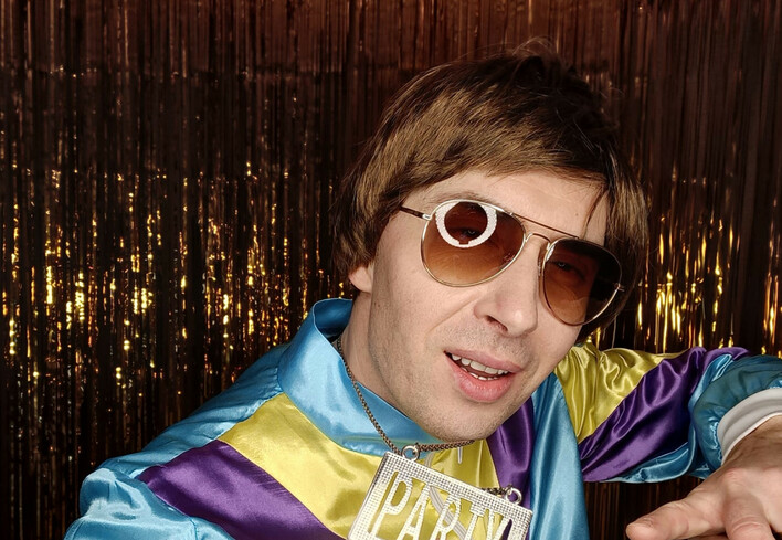 Gesek powraca do lat 80 i 90! Zobacz, jakim retro stylem zaskakuje w nowym teledysku! Przedpremiera!