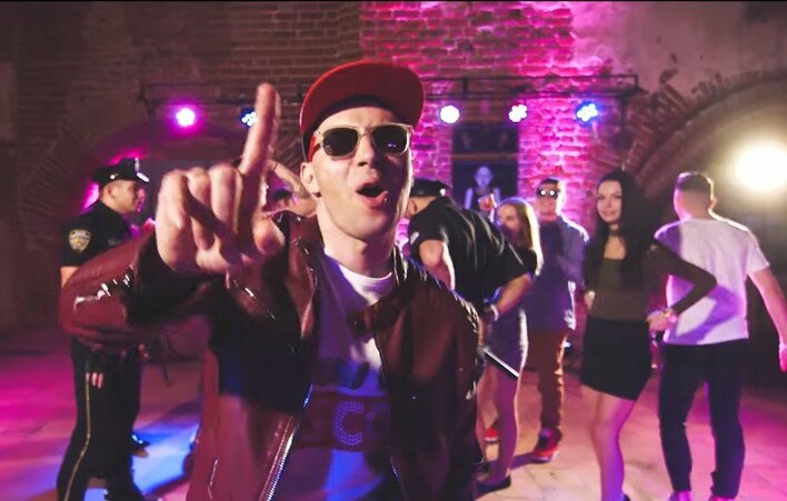 Gesek wyczarował przebój pt. "Pij pij mała"?!