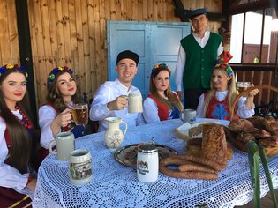 Gesek z niezwykłą produkcją pt. "Żyj z całych sił"