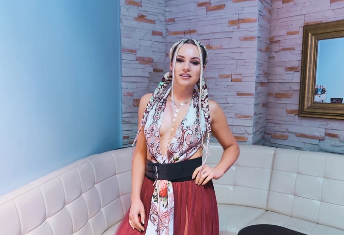 Głęboki dekolt gwiazdy disco polo! Sylwia Morcinek Weź nie pytaj - zaskakuje stylizacją w klubie!