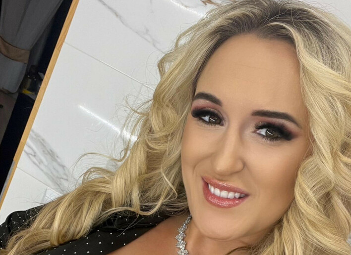 Głęboki dekolt i piersi na pierwszym planie! Wokalistka disco polo Jesika tak wita nowy rok