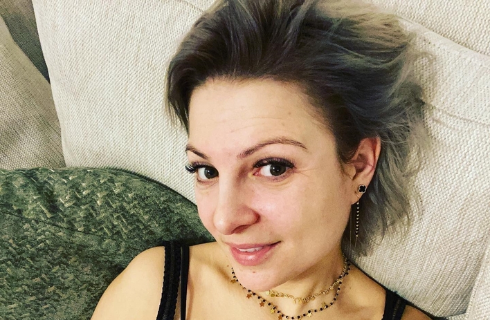 Magda Narożna kusi głębokim dekoltem i doczepionymi włosami! Internauci pod wrażeniem! Wygląda zupełnie inaczej! FOTO