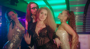 Wokalistka disco polo Megi kusi w nowym teledysku odsłoniętym ciałem! Podbije tym rynek i zdobędzie uwagę Polaków?!