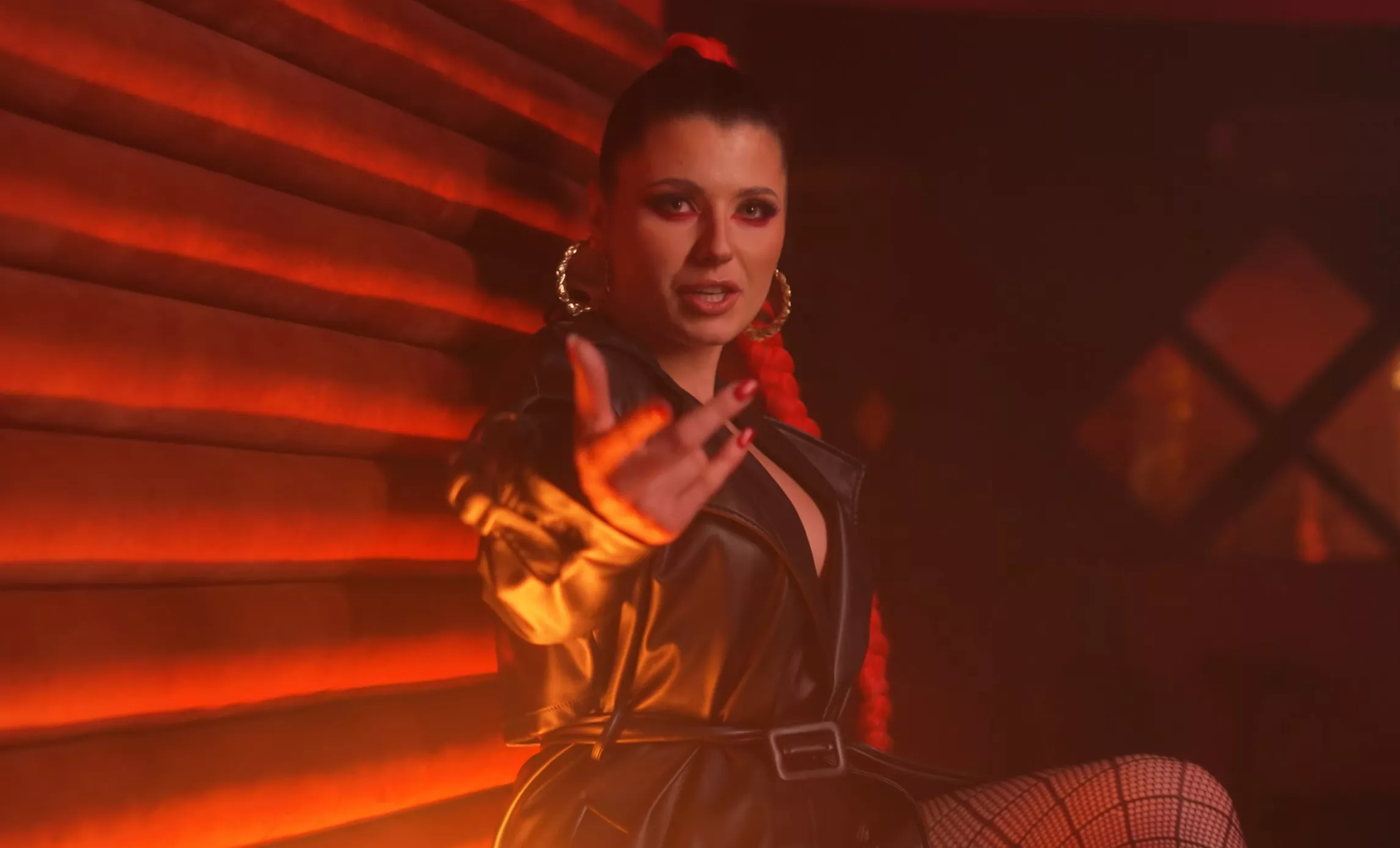 Głośny powrót hitu „Hit My Heart”. Sybi nagrała „Jak magnes”! Gorąca premiera