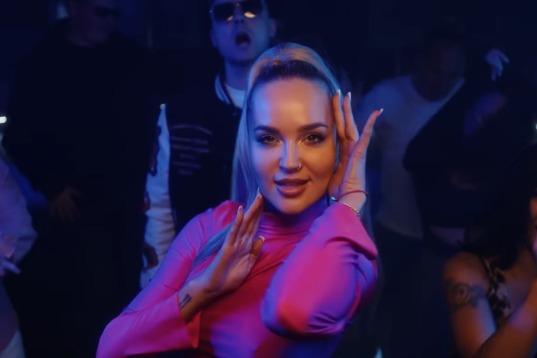 Golden Eye w gorącej premierze „Sztos Maniura”