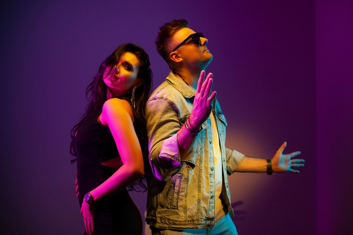 Gorąca nowość disco polo! Golden Eye i premiera pt. ”Na ziemi raj”: Podróż przez życie i miłość