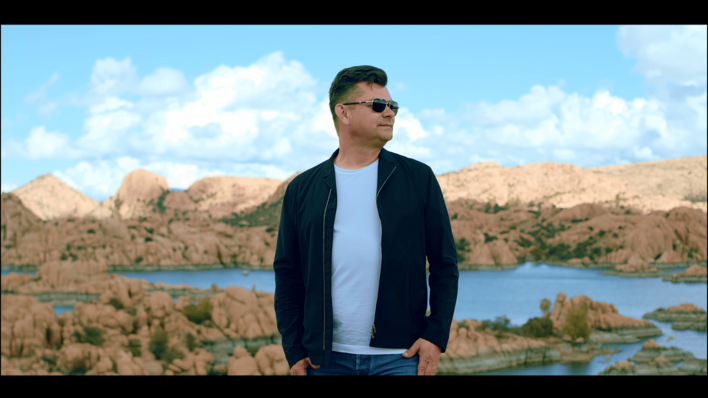 Gorąca nowość od Zenona Martyniuka! Zobaczcie jako pierwsi teledysk do piosenki pt. "Ja gnam przed siebie" | VIDEO