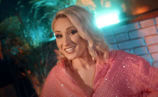 Gorąca, ponętna i seksi premiera od wokalistki disco polo! LaViola z nowością pt. „Dobrze wiesz„