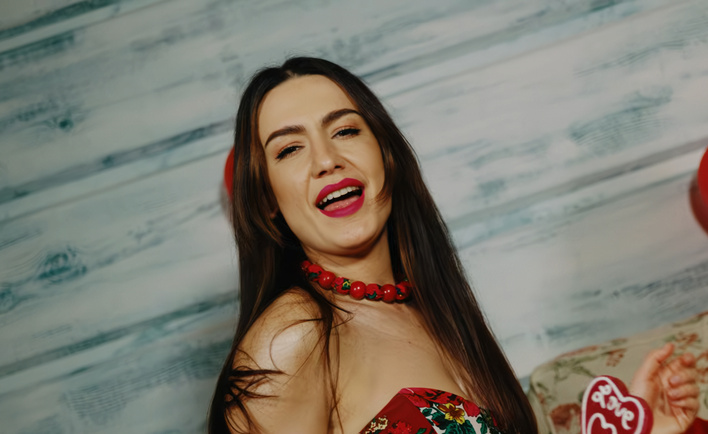 Gorąca premiera "Amor" Justyny Lubas FolkShow! Wokalistka disco polo w zjawiskowej formie