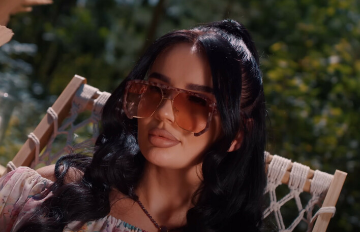 Gorąca Premiera: Aneta Głód hipnotyzuje utworem „W tę noc„
