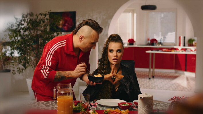 Gorąca premiera! Czadoman i jego teledysk pt. „Faceci wolą zołzy„! Gwiazdor disco polo powiedział prawdę o kobietach!