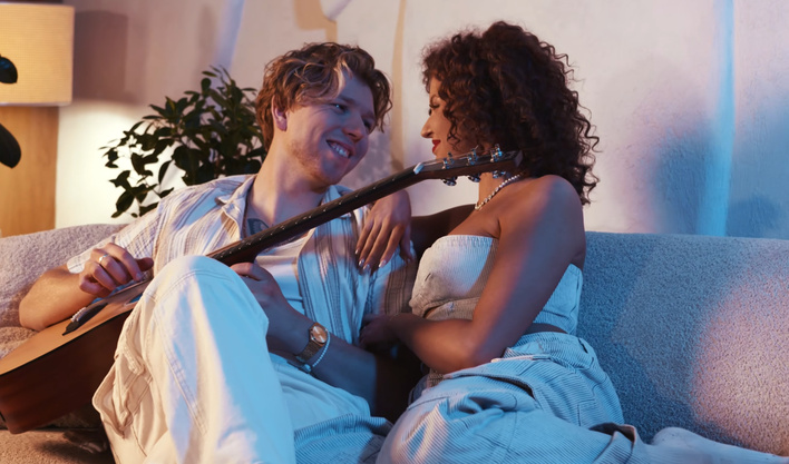 Gorąca premiera Czyżyk „Sam na Sam”. Wokalista ze Studio Buffo i aktor serialu „Na Wspólnej” z nowością