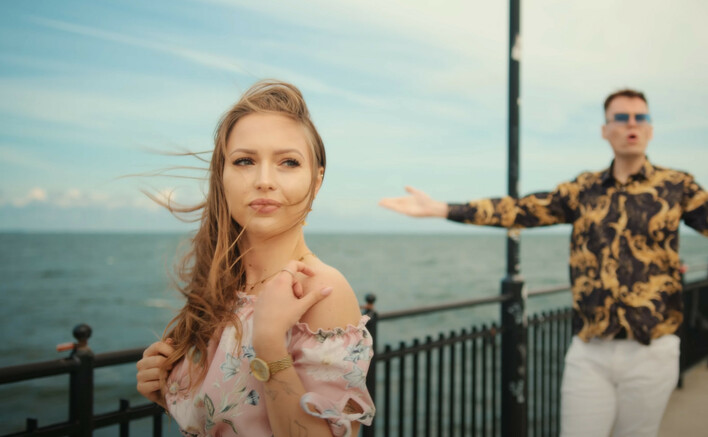 Gorąca premiera! DiscoPrince prezentuje teledysk „Idealna” nagrany w Międzyzdrojach