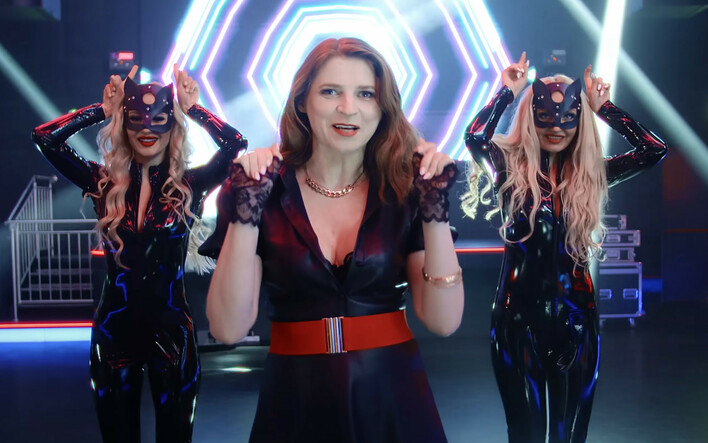 Gorąca premiera! „Kocica„ w nowym wydaniu - hit, który zachwyca całą Polskę!