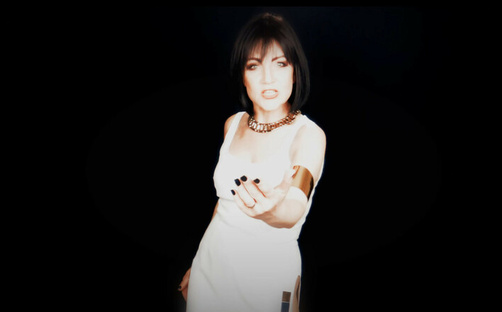 Gorąca premiera! Królowa disco polo - Shazza odświeżyła swój wielki hit pt. „Egipskie noce„! Powstał nowy teledysk