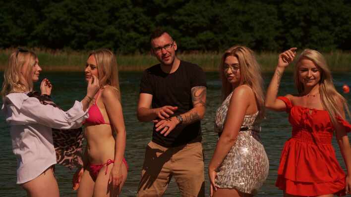 Gorąca premiera: „Maleńka„ - nowa piosenka zespołu Bartii