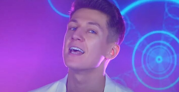 Imprezowy klimat w najnowszym utworze grupy Moment! To prawdziwy sztos!