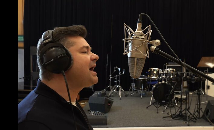 Gorąca premiera od Zenona Martyniuka dostępna. Zobaczcie teledysk pt. "Jola". To jest nowy hit disco polo?