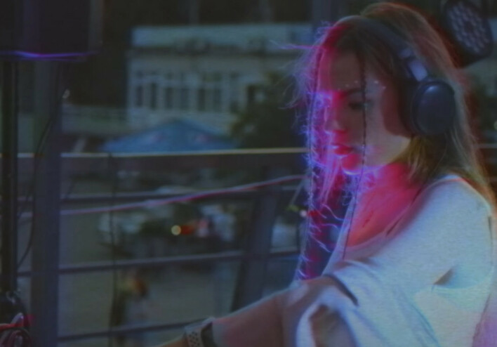 Gorąca premiera: „Ona zatańczy tylko ze mną„ - hołd dla lat 90. w rytmie disco polo!
